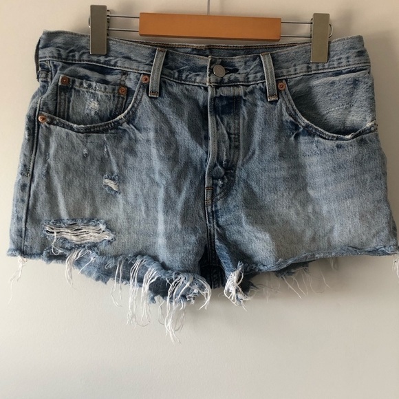 Levis 501 DENIM DISTRESSED SHORTS SIZE 30 WAIST HIGH RISE BUTTON FLY - Picture 3 of 12